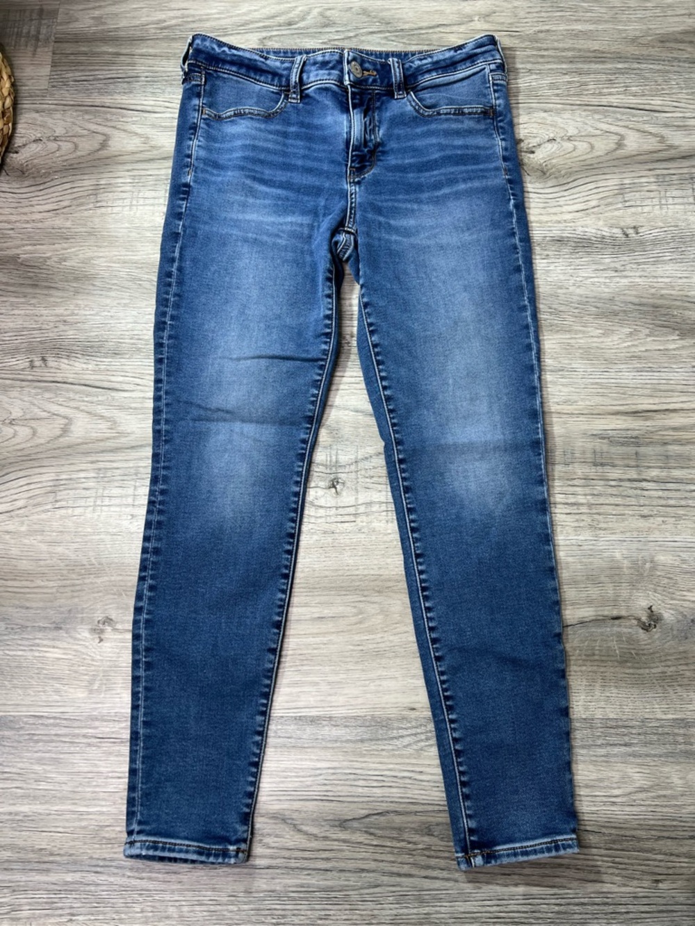 American Eagle Next Level Stretch Jegging in Medium Wash size 8 regular
